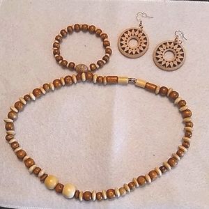 Set of Bracelet, Neckles and earrings